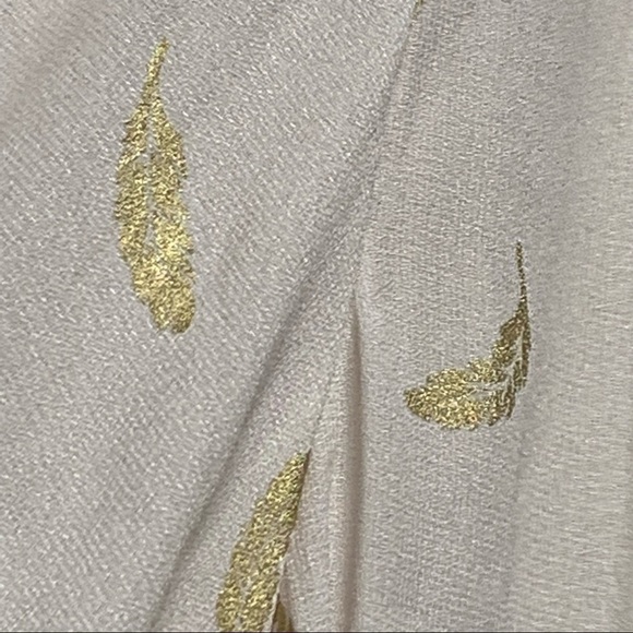 TORRID 1 | Women’s Size 1X | Long Sleeve Ivory Gold Feathers Crepe Blouse Top - Picture 6 of 14